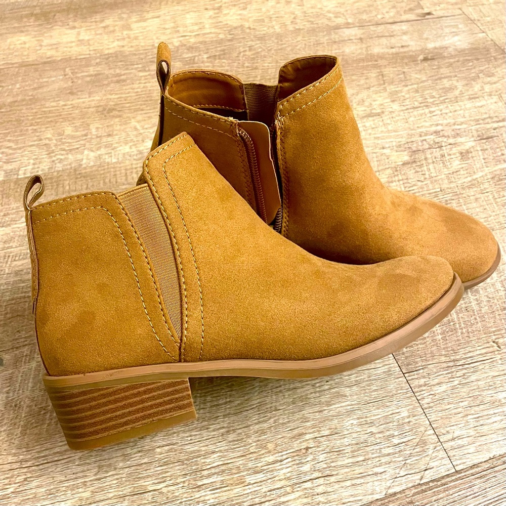 BRAND NEW Time and Tru Women’s Core Ankle Boots!!Size 6 1/2